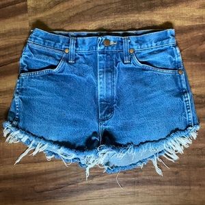 VINTAGE WRANGLER CUT-OFF SHORTS